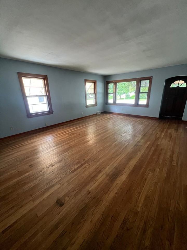 1030 N Macarthur Blvd - Photo 2 of 14