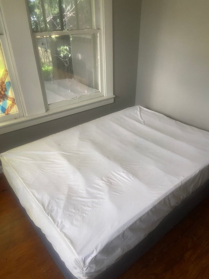 636 Preston St - Photo 2 of 4
