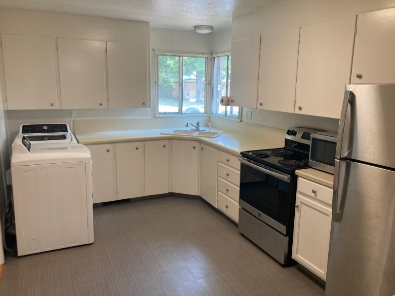 918 Valley Rd - Photo 3 of 11