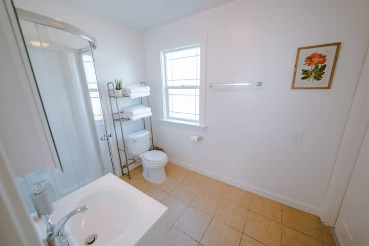 5648 Berkshire Dr #5646A - Photo 5 of 16