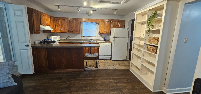 4744 Barfield Rd - Photo 7 of 10