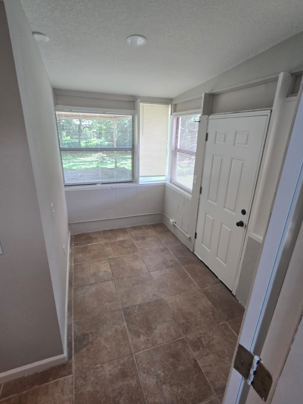 10242 Westmar Rd - Photo 4 of 18