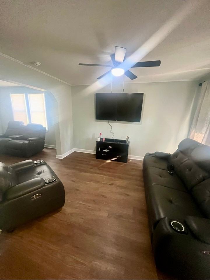 2774 Mckann Ave - Photo 2 of 12