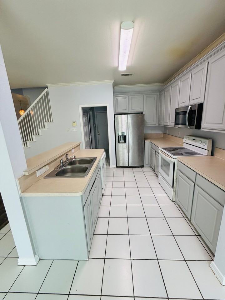 5728 Blackmon Ct - Photo 4 of 20