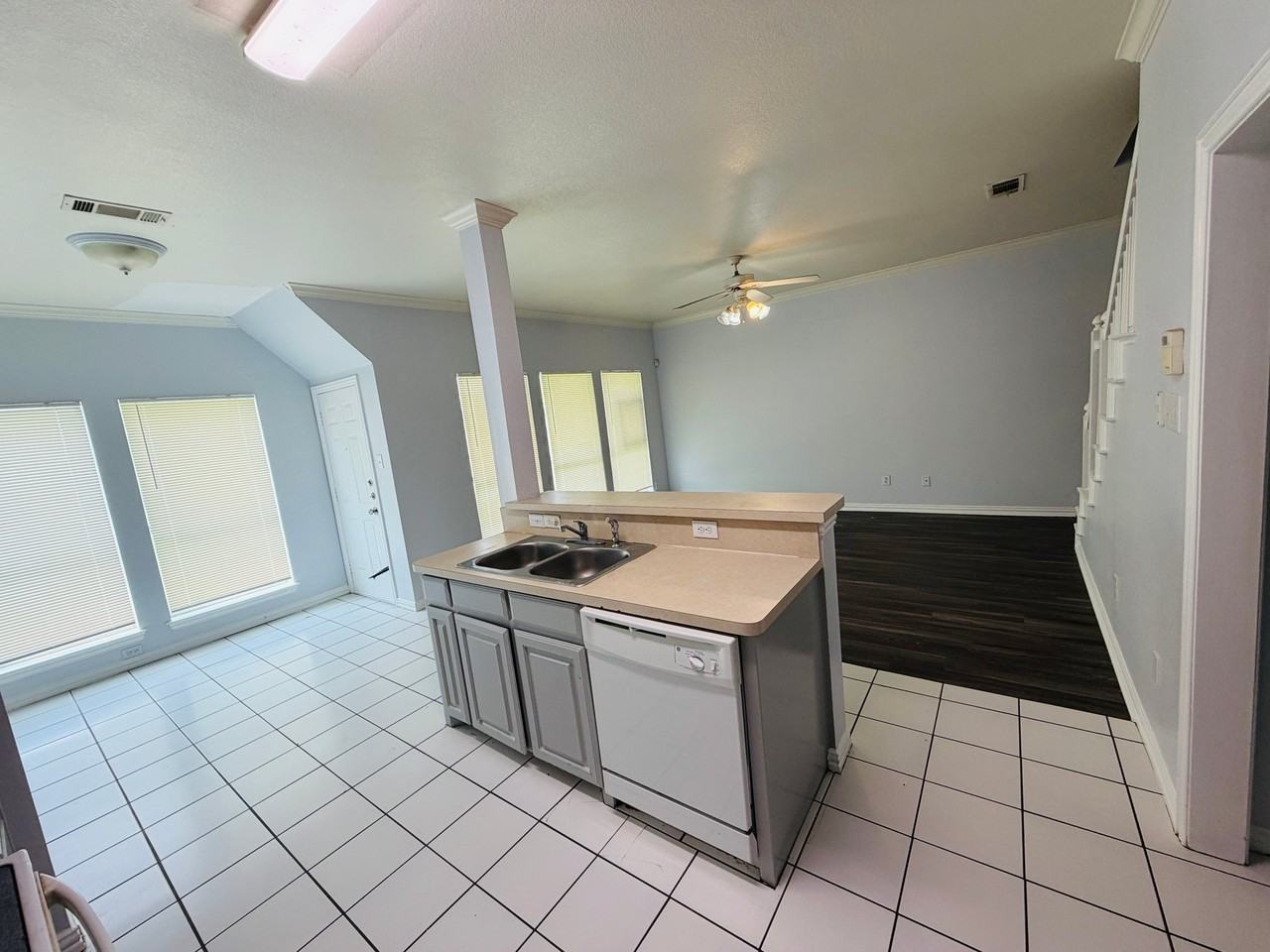 5728 Blackmon Ct - Photo 5 of 20