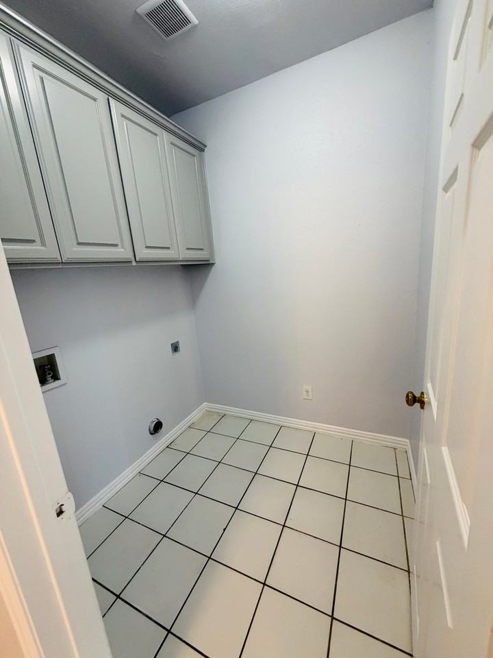 5728 Blackmon Ct - Photo 6 of 20