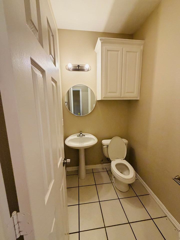 5808 Blackmon Ct - Photo 5 of 19