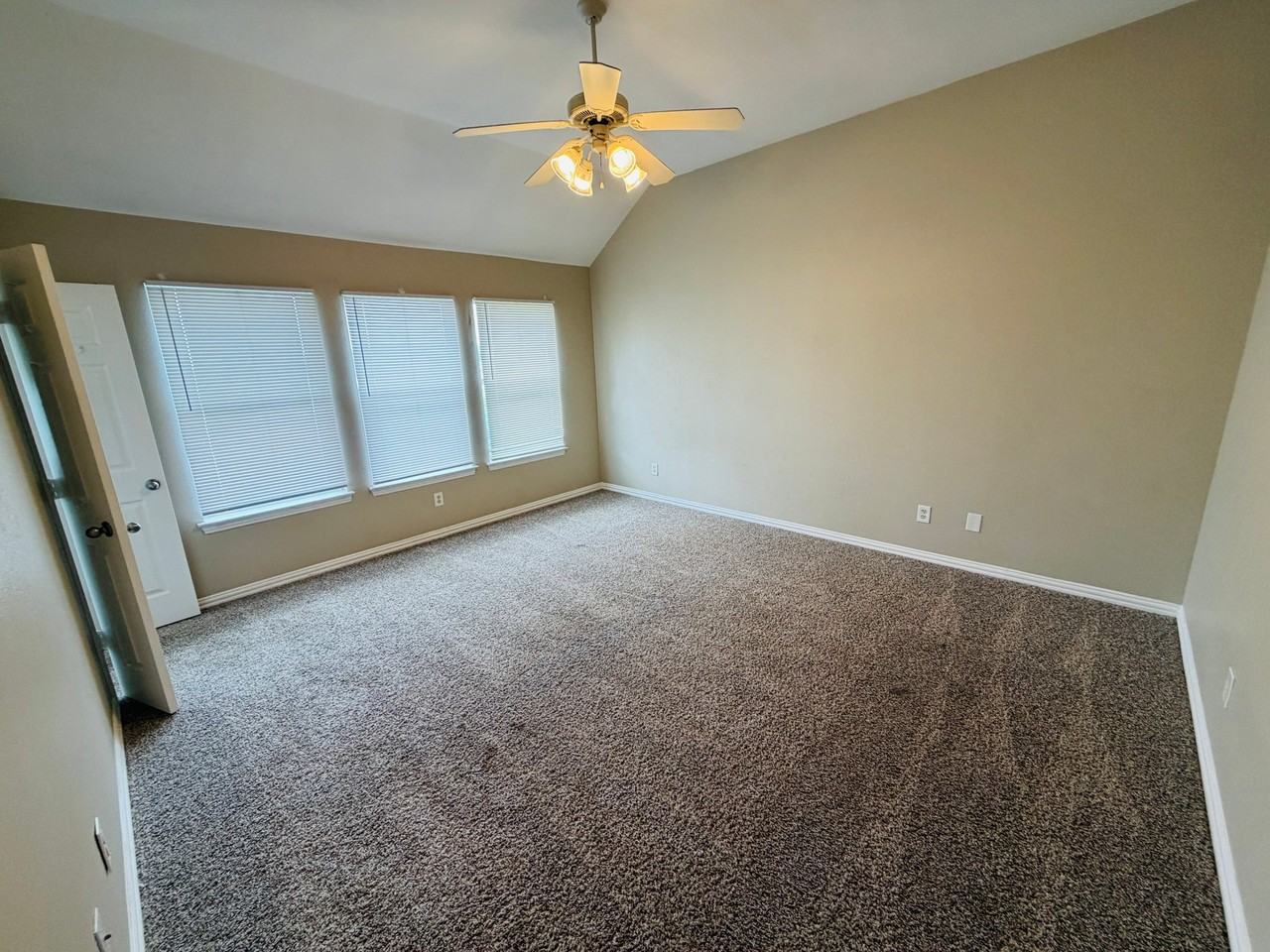 5808 Blackmon Ct - Photo 7 of 19