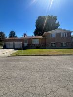 featured image of 1516 1516 & 1518 E Maple Ave