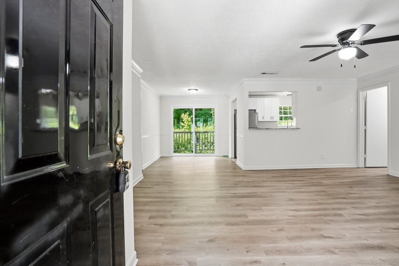 106 Sterling Ct - Photo 2 of 25