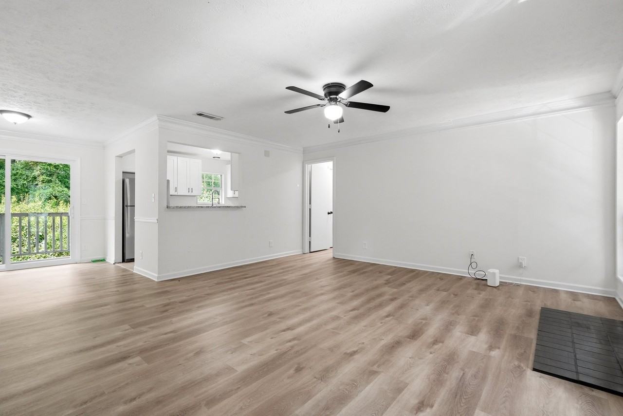 106 Sterling Ct - Photo 3 of 25