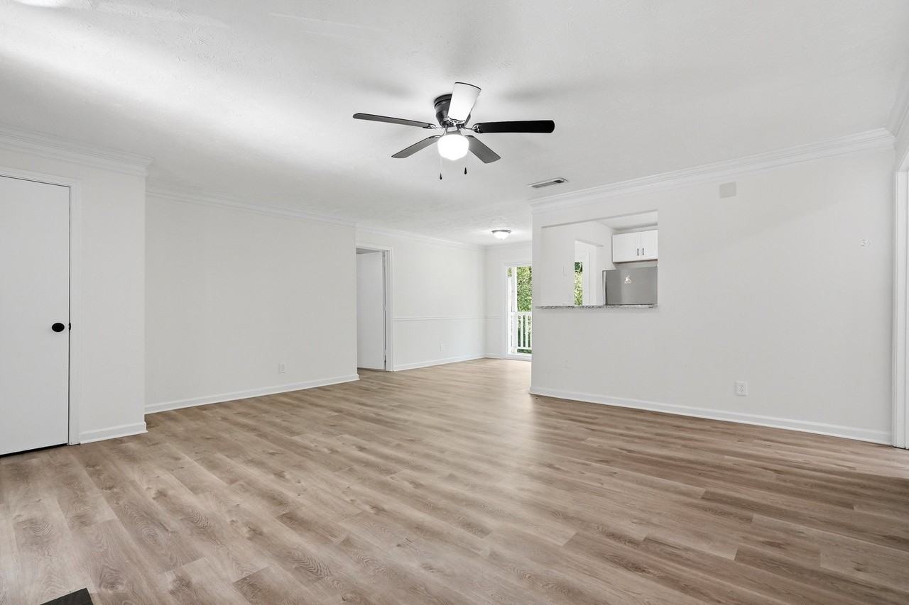 106 Sterling Ct - Photo 4 of 25