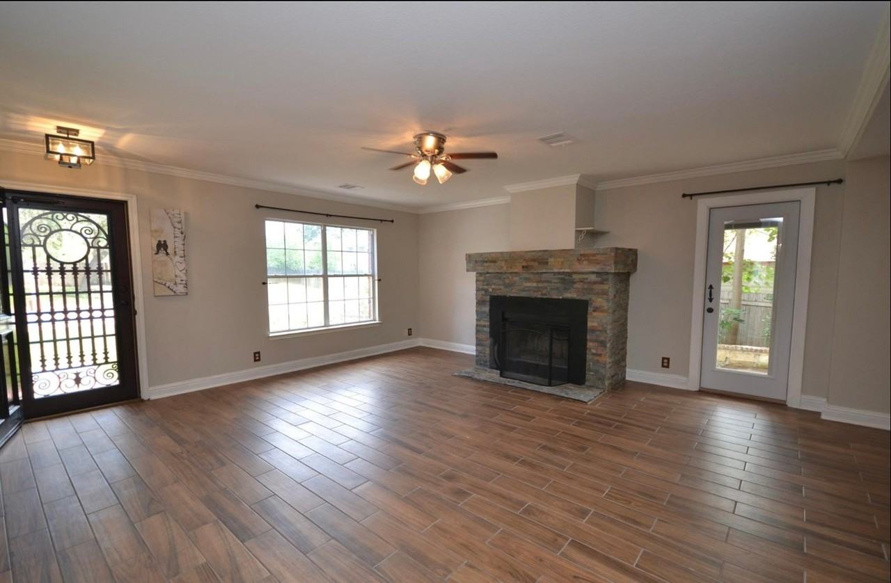 9543 Summerbrook - Photo 2 of 11