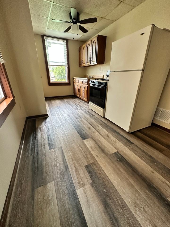525 Larimer Ave #18 - Photo 4 of 16