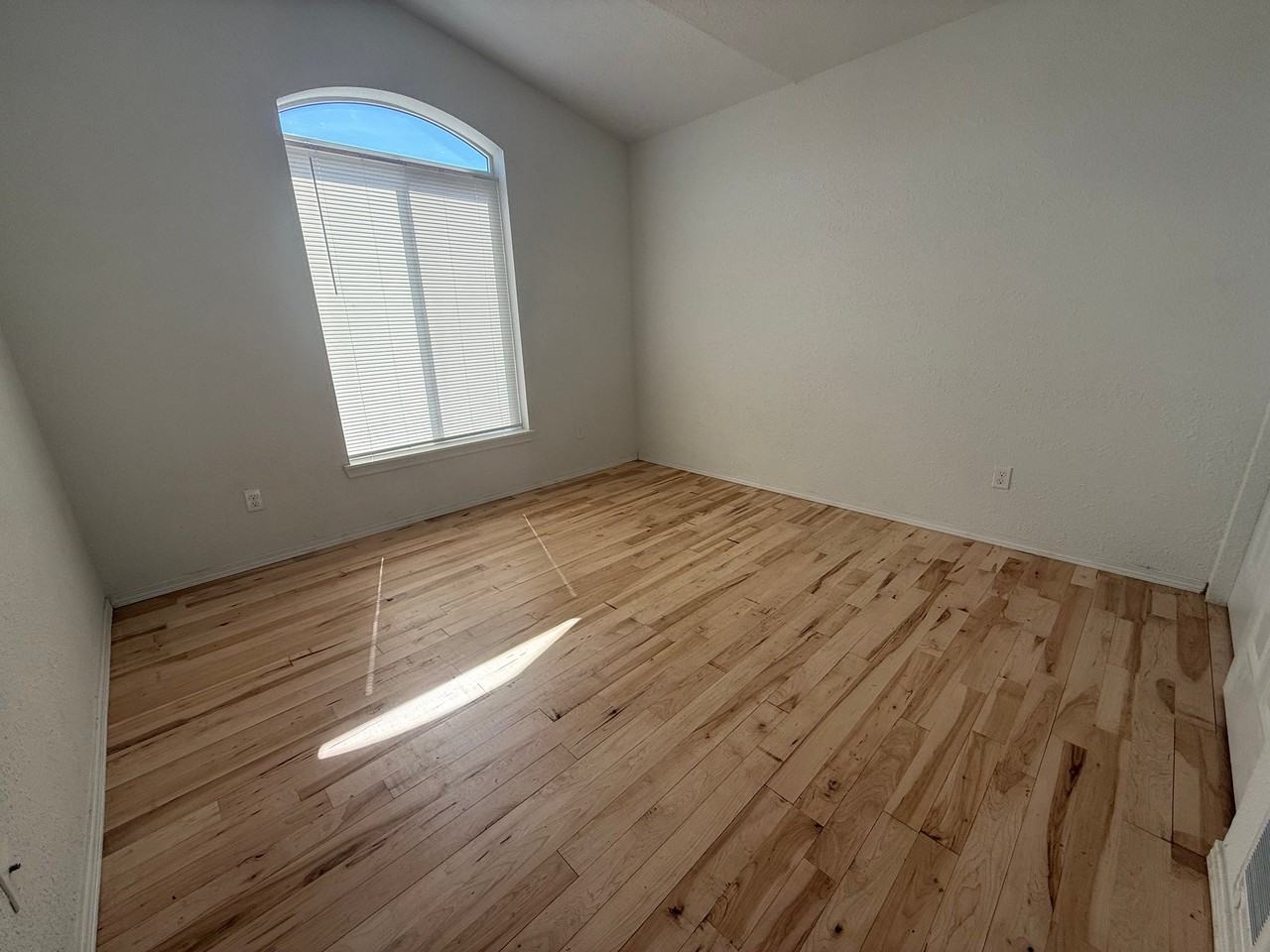 1565 N Summit Rd #2 - Photo 3 of 6