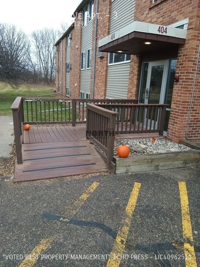 404 S Mckay Ave - Photo 2 of 19