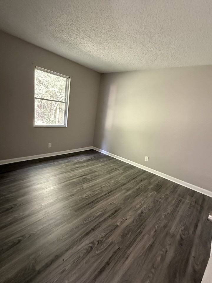 706 Linden Green Dr #NA - Photo 4 of 12