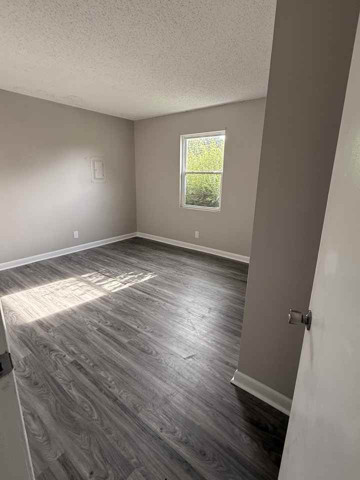 706 Linden Green Dr #NA - Photo 5 of 12