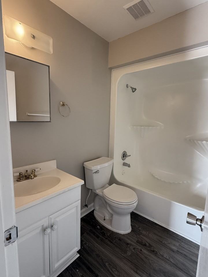 706 Linden Green Dr #NA - Photo 7 of 12