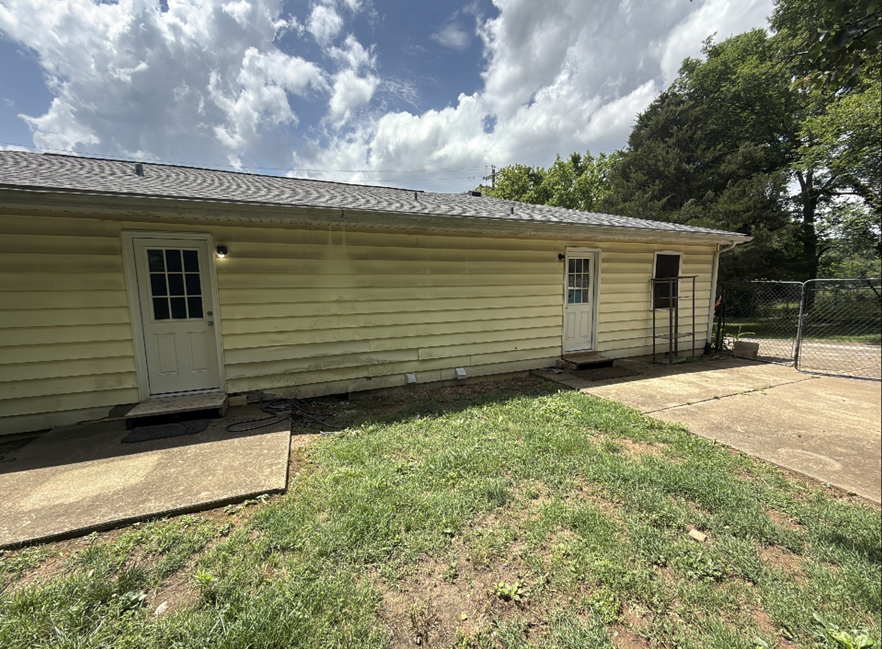 708 Linden Green Dr #NA - Photo 4 of 12