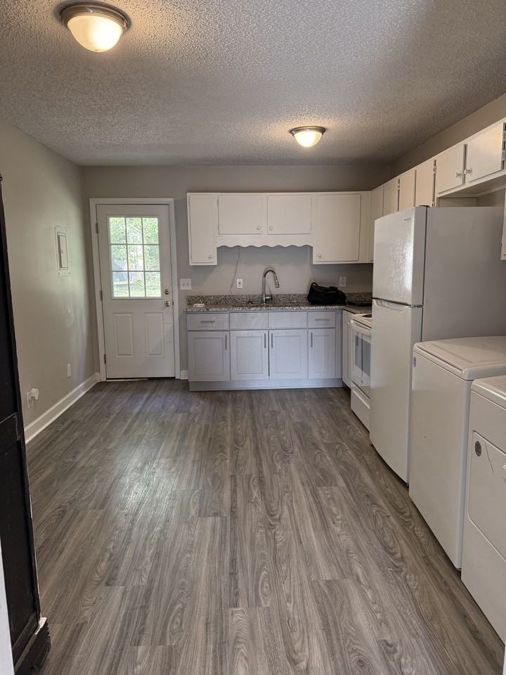 708 Linden Green Dr #NA - Photo 5 of 12