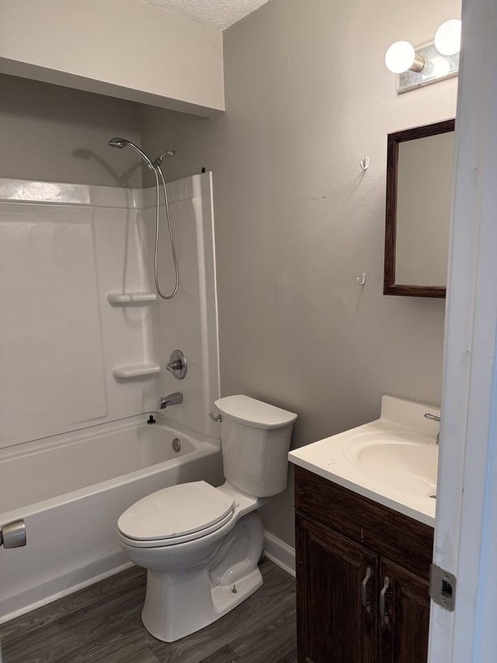 708 Linden Green Dr #NA - Photo 6 of 12
