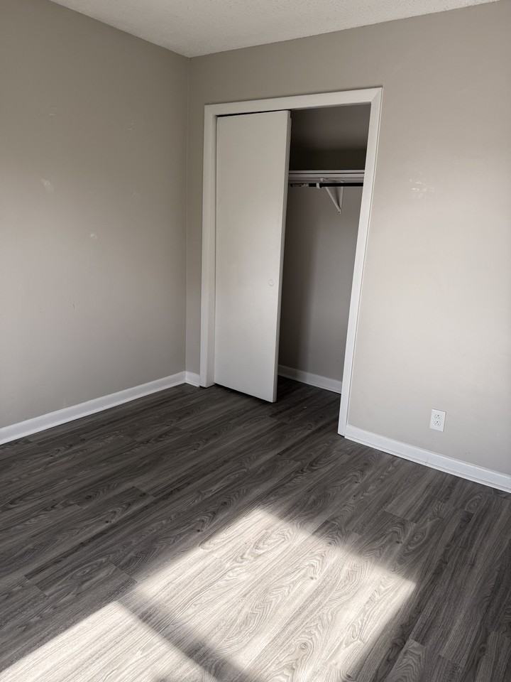708 Linden Green Dr #NA - Photo 7 of 12