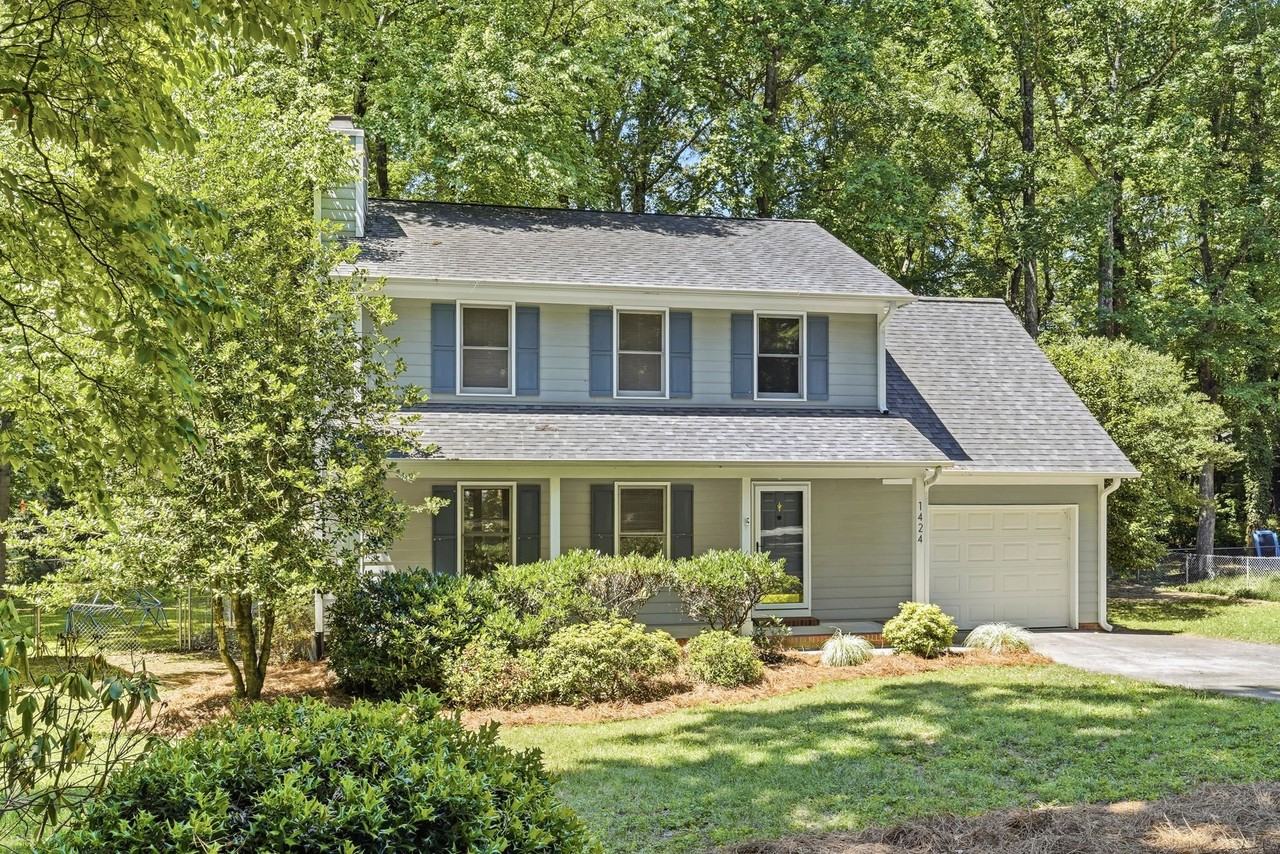 1424 Brookwood Dr - Photo 2 of 20