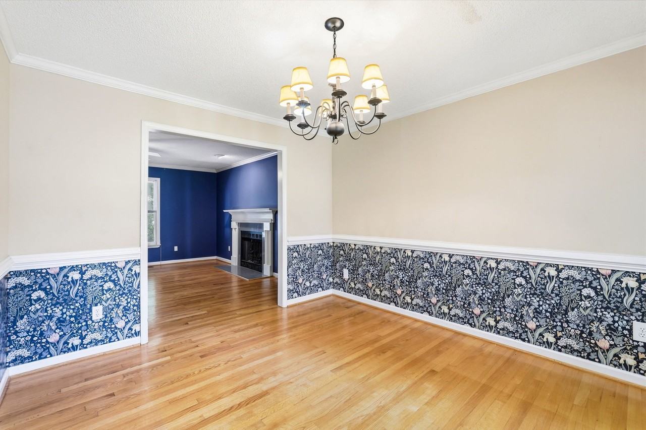 1424 Brookwood Dr - Photo 3 of 20