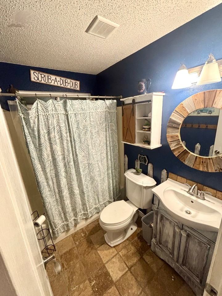 421 Arnold Ave - Photo 6 of 7