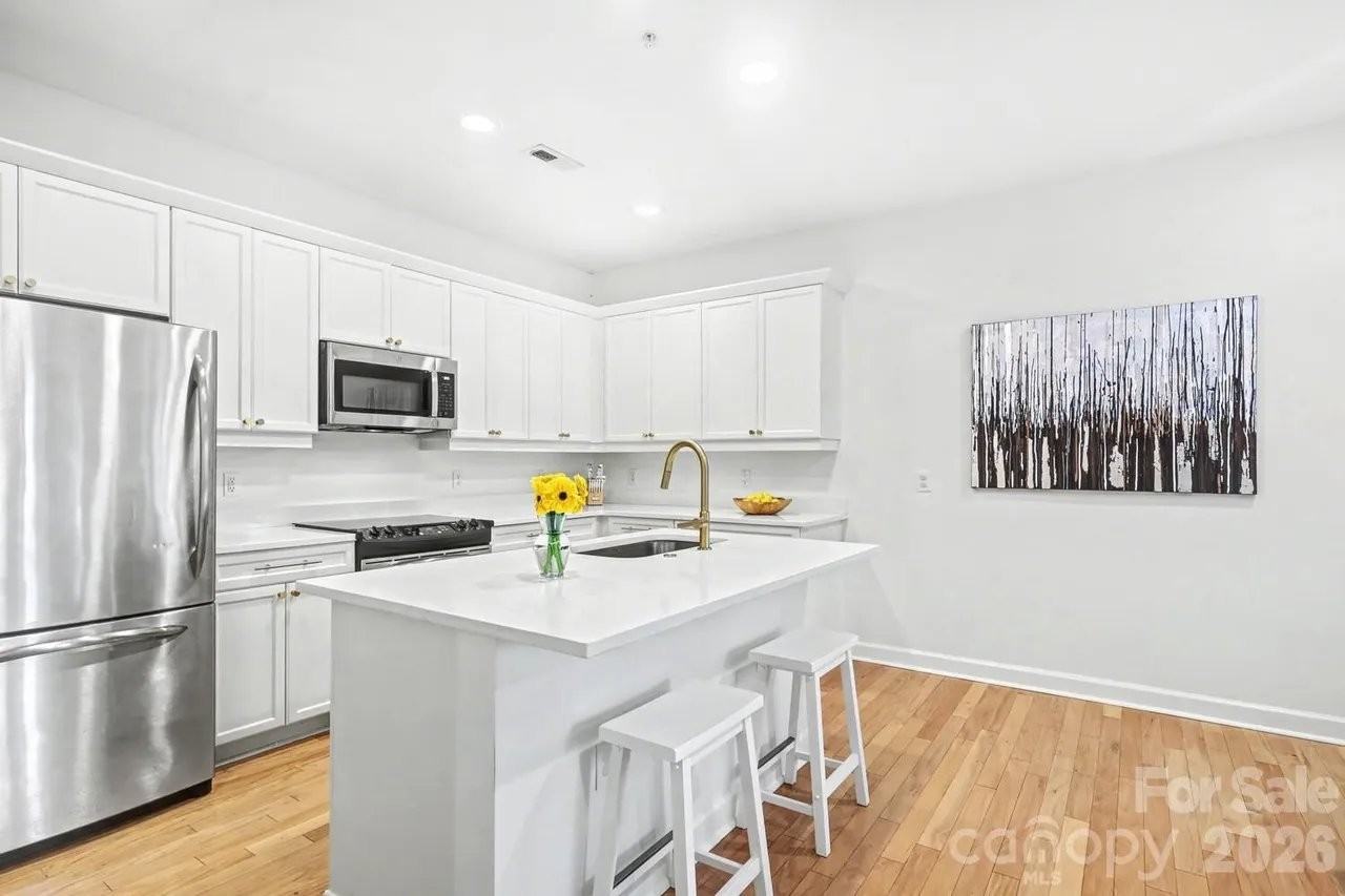 1829 Kenilworth Ave #206B - Photo 7 of 20