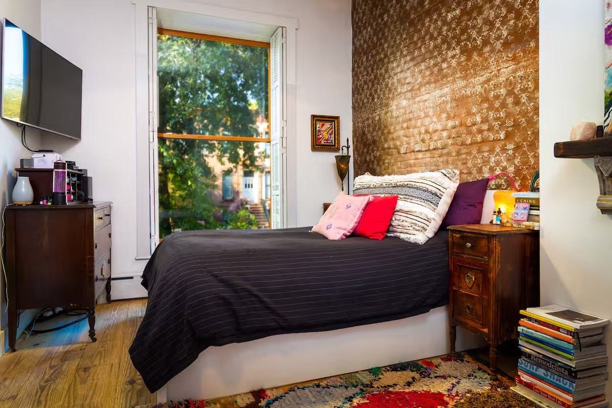 588 Halsey St #2 - Photo 3 of 18