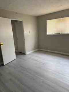 4654 Morganford Rd #102 - Photo 5 of 9