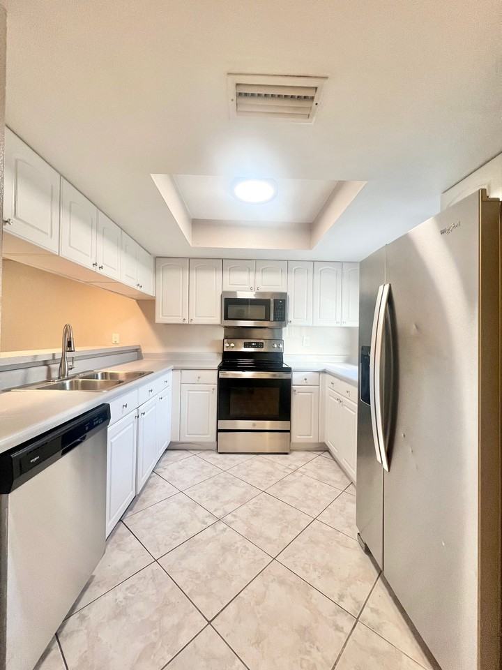 1713 Azalea Ct #C - Photo 2 of 23