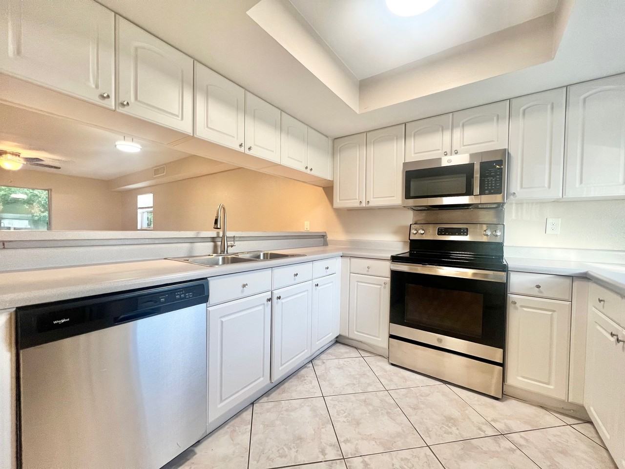 1713 Azalea Ct #C - Photo 3 of 23