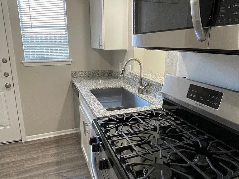 521 Ferguson St #A1 - Photo 3 of 9