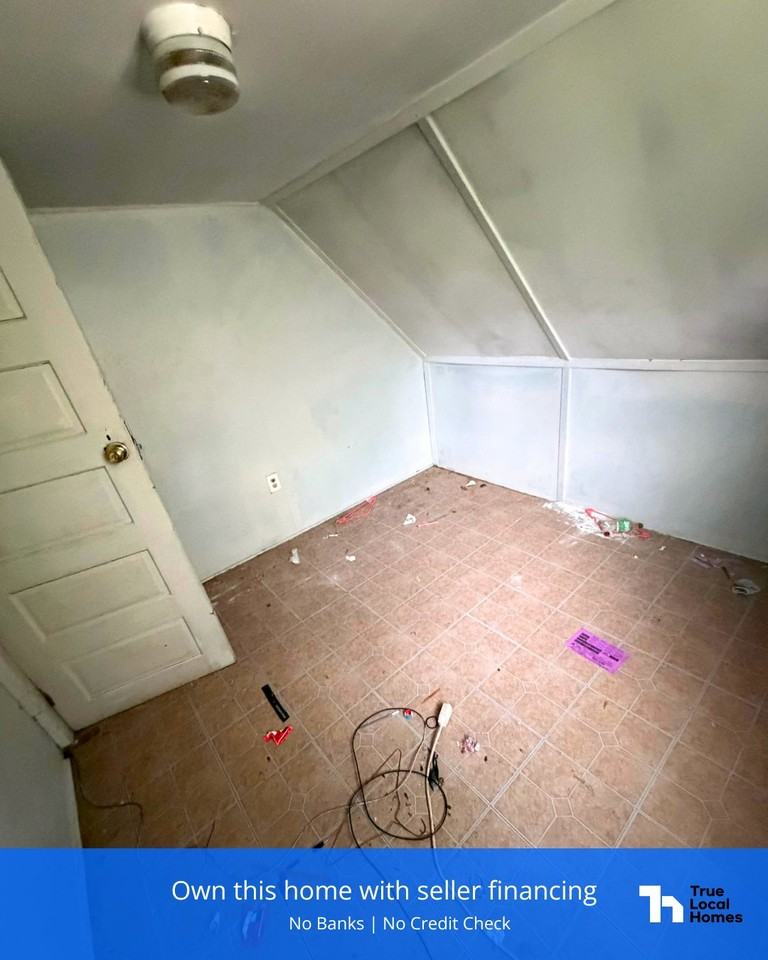 1714 S Livingston St - Photo 4 of 5