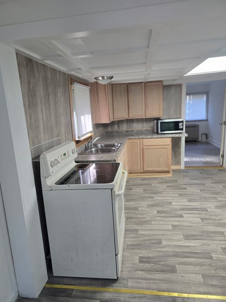 941 N 4th St - Photo 2 of 10