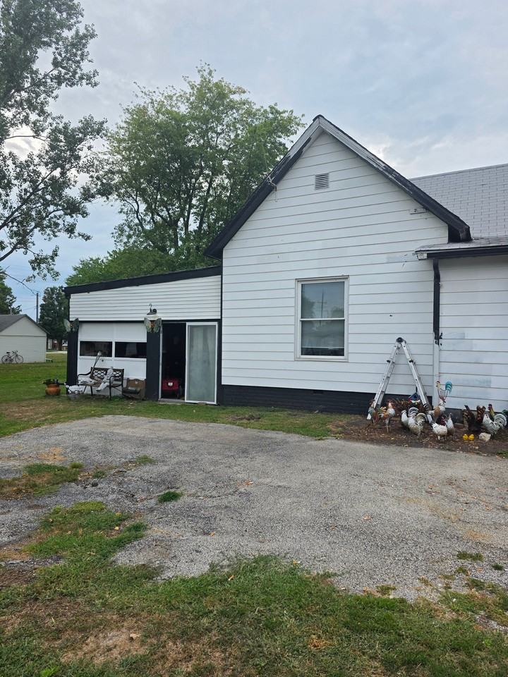 113 S Poplar St - Photo 2 of 18