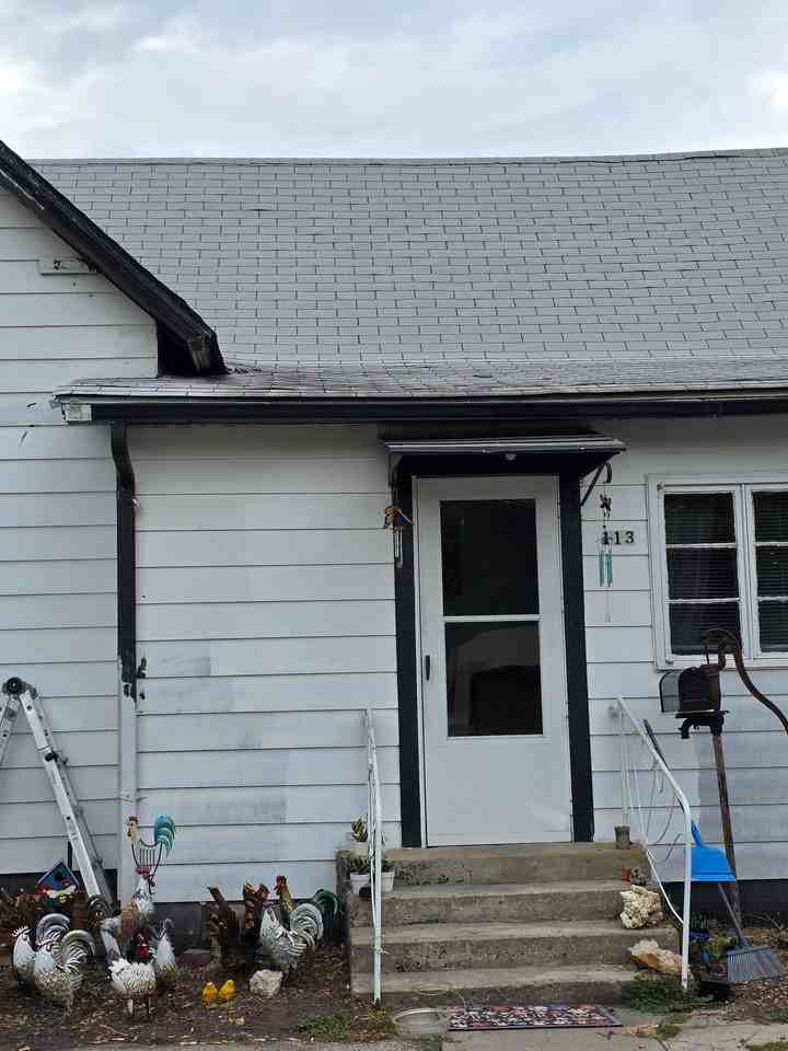 113 S Poplar St - Photo 3 of 18