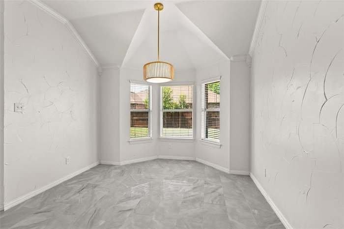 7033 Ridge Crest Dr - Photo 5 of 20
