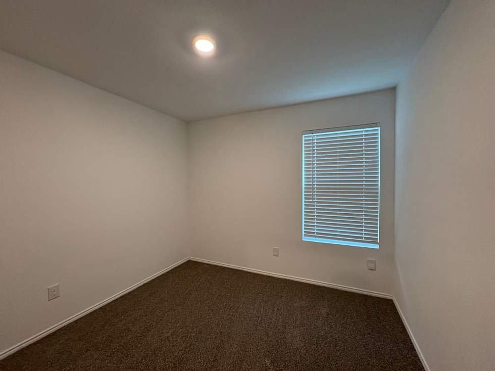 1338 Mosely Cir - Photo 4 of 7