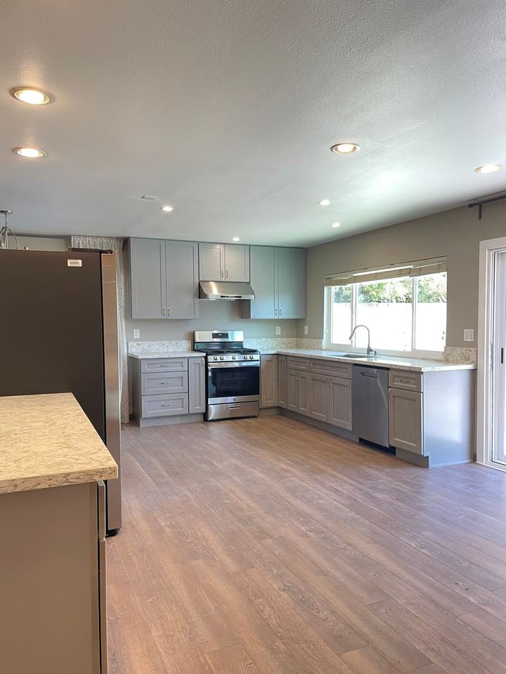 1657 Cayton Ave - Photo 3 of 15