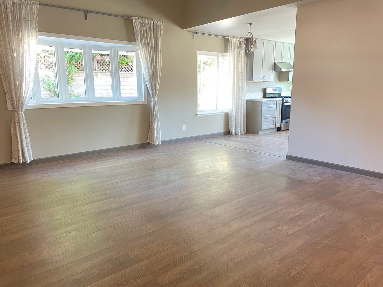 1657 Cayton Ave - Photo 5 of 15