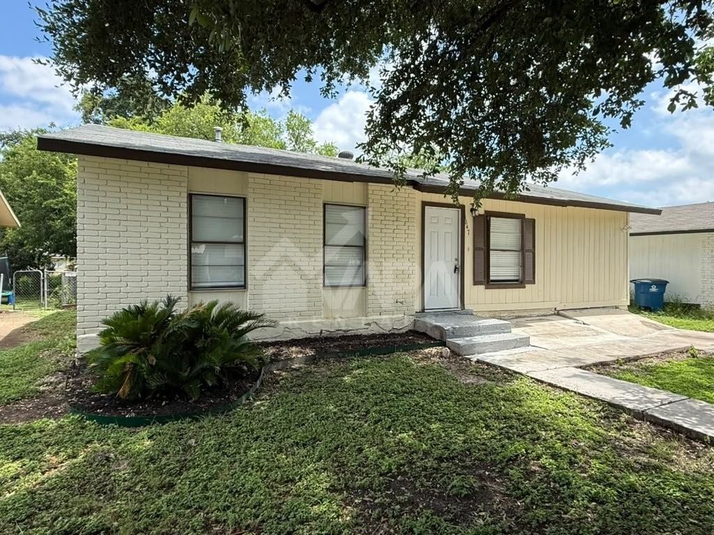 4847 Featherock - Photo 2 of 15