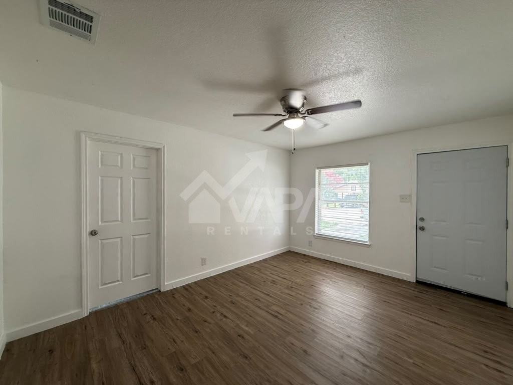 4847 Featherock - Photo 4 of 15