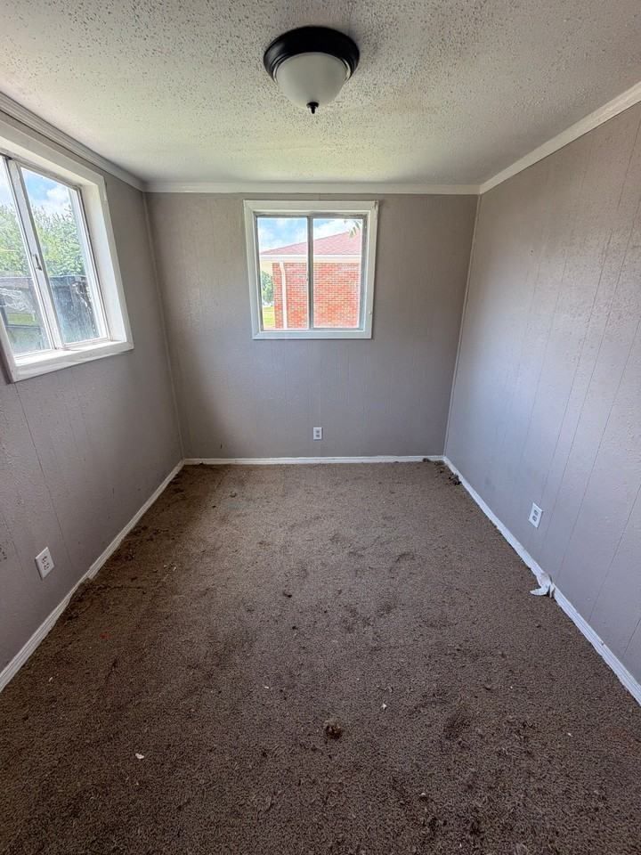 329 Park Ln - Photo 4 of 16