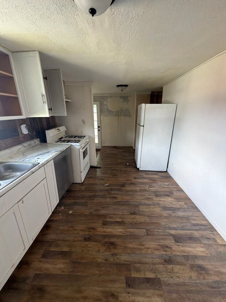 329 Park Ln - Photo 7 of 16
