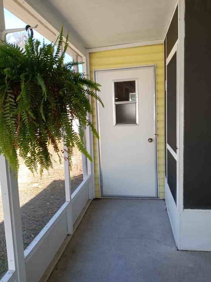 104 Tanglewood Ln - Photo 2 of 12
