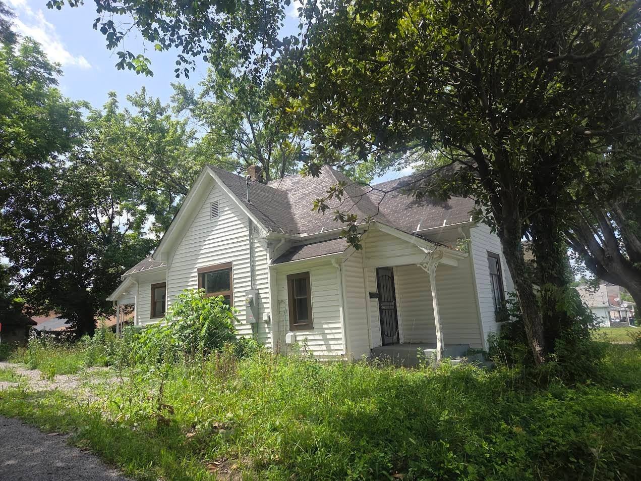 203 N Green St - Photo 2 of 11